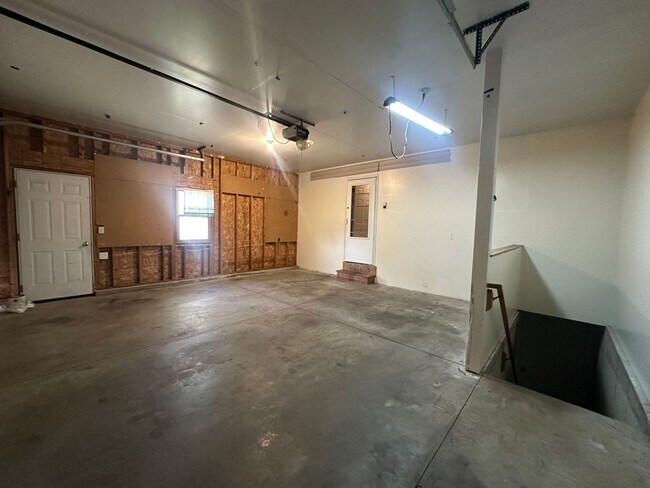 Building Photo - 315-317 N Watertown St