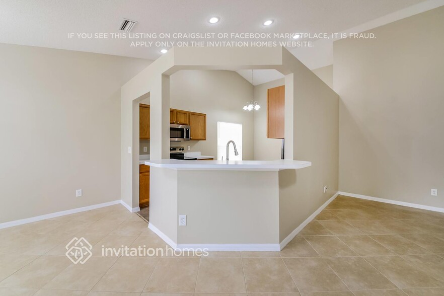 Building Photo - 4526 Sanibel Way