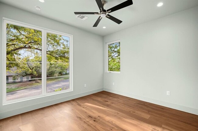 Building Photo - Stunning South Austin Oasis