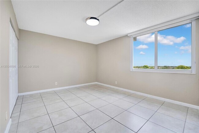Building Photo - 9001 SW 77th Ave