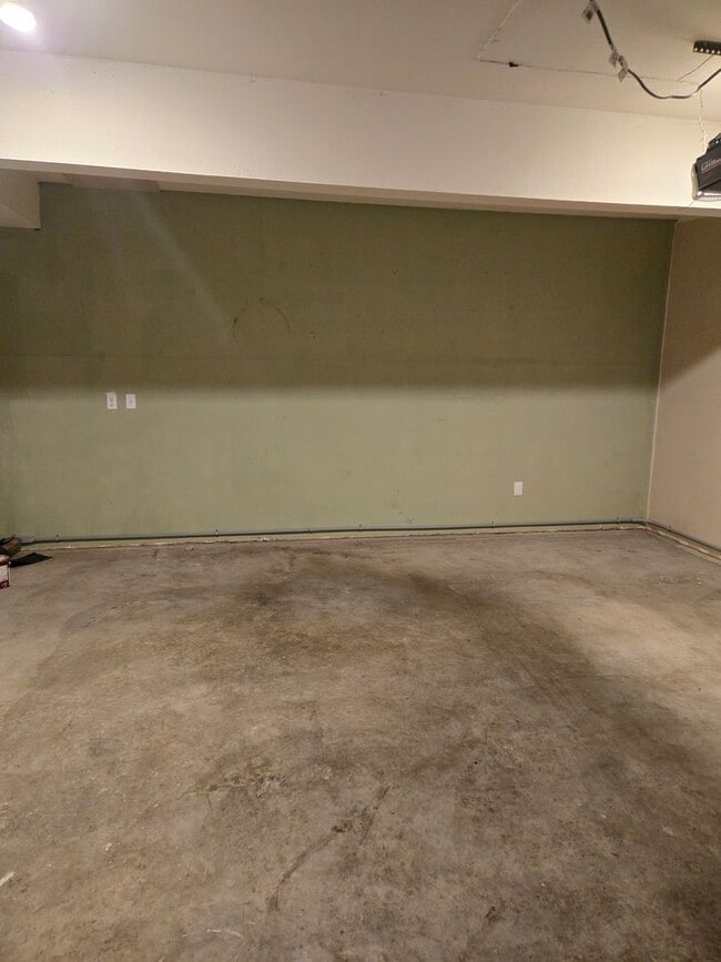 Building Photo - STATUS: HOLD- |R16| $2450