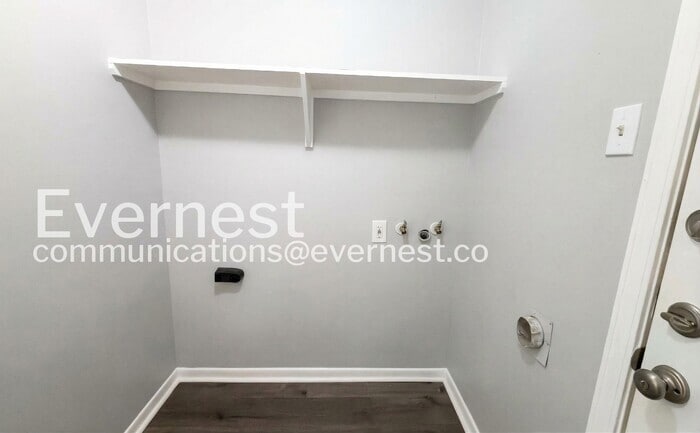 Building Photo - 6654 Laughlin Dr