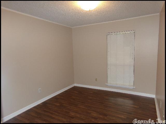 Building Photo - 39 Oak Forest Loop