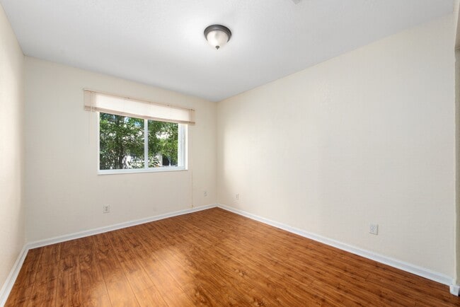 Building Photo - 8460-8466