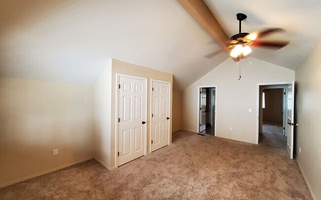 Building Photo - 107 W Sherwood Dr