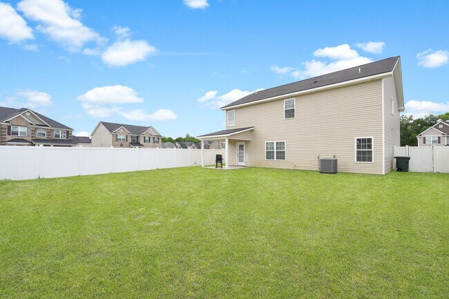 Building Photo - 659 Red Oak Ln