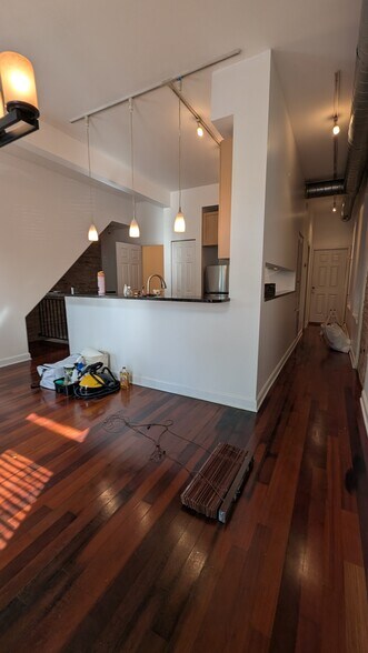 Building Photo - 1222 W Hubbard St