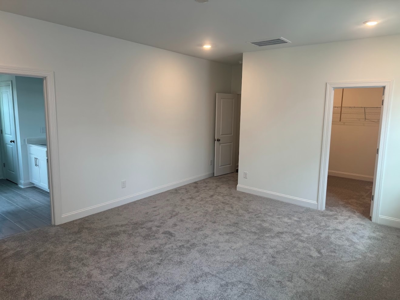 Building Photo - Room in House on Goldfinch Perch Ln