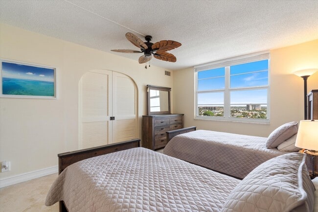 Building Photo - 4505 S Ocean Blvd