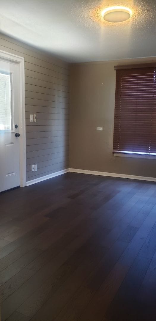 Building Photo - 4-plex One Bedroom unit available May 7th-Browns Addition Neighborhood