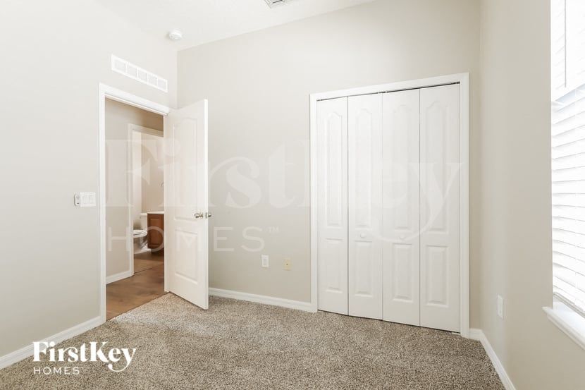 Building Photo - 6 Llobell Pl