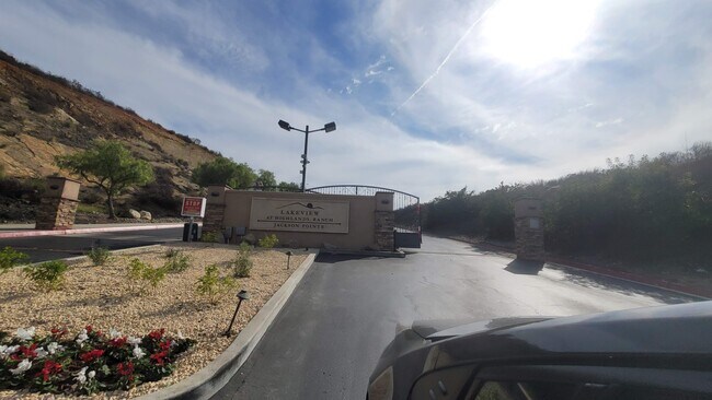 Building Photo - 2422 Pointe Pkwy