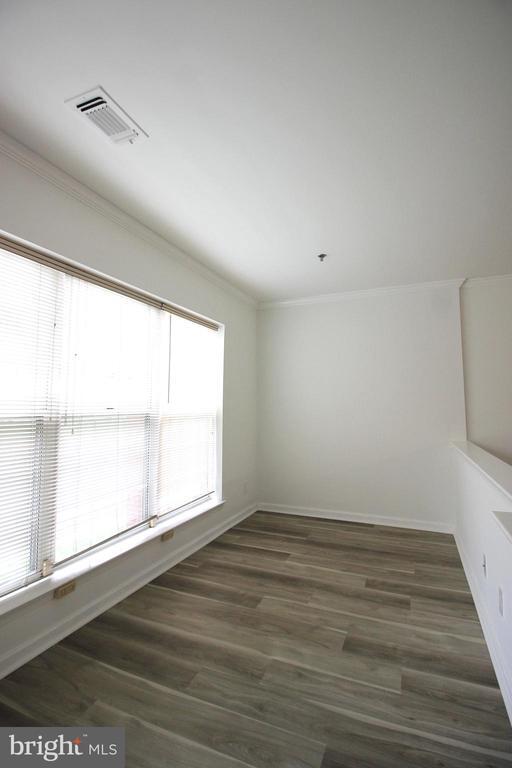 Building Photo - 1100 Quaker Hill Dr