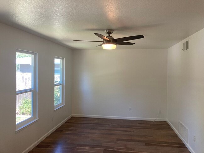 Building Photo - Modesto 3 Bedroom 2 Bath Solar Power Home ...