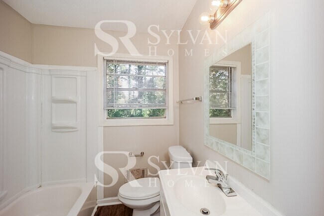 Building Photo - Your dream home awaits