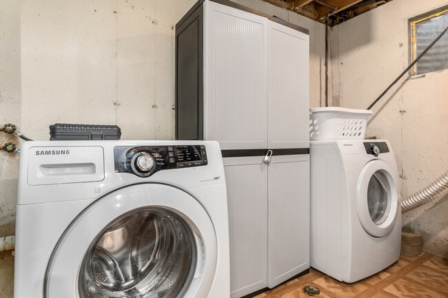 Building Photo - 1212 Johnston Dr