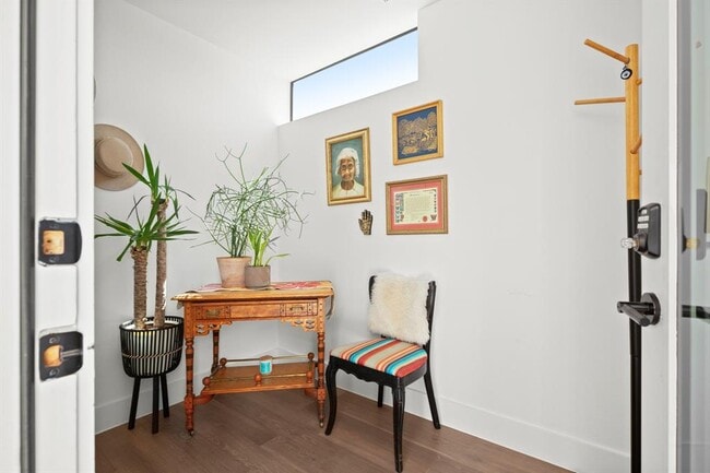 Building Photo - 3406 E 17th St