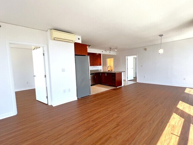 Building Photo - 909 Kapiolani Blvd