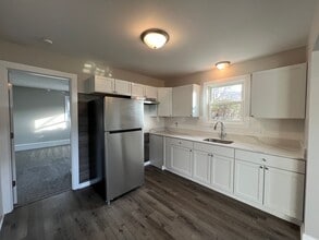 Building Photo - Recently Renovated 1-bed, 1-bath Apartment with Garage