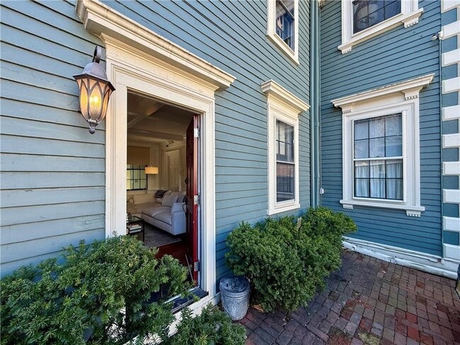 Building Photo - 367 Benefit St