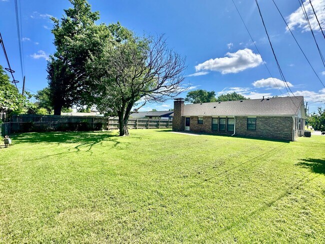 Building Photo - 3 BED 2 BATH-Longview Acres 2nd