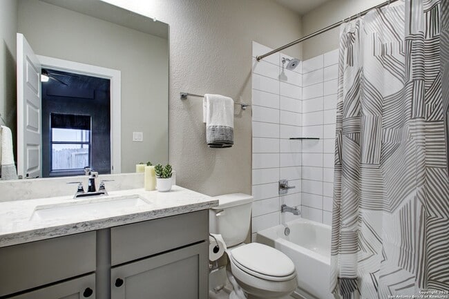 Building Photo - 1038 Cadogan Squire