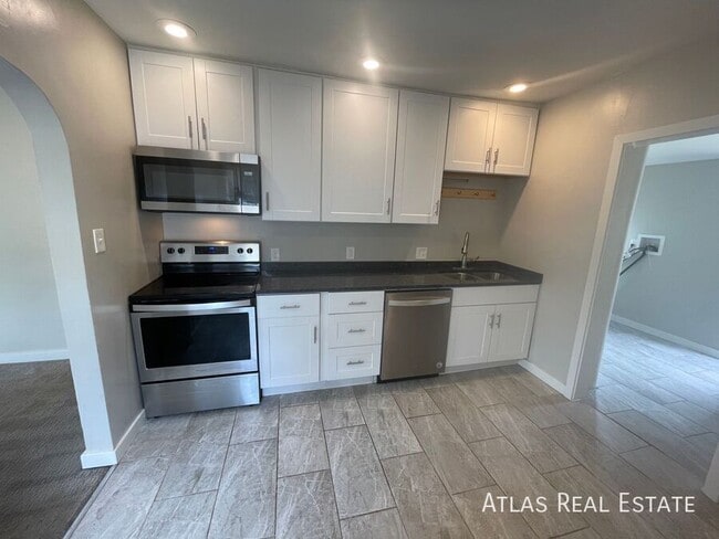 Building Photo - 3966 Utica St