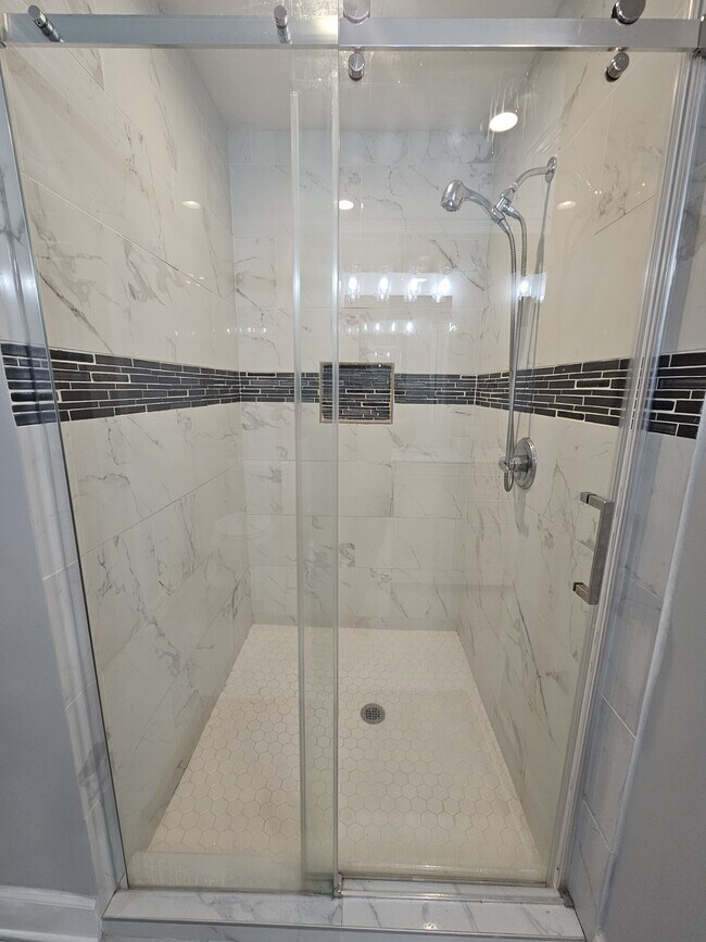 Building Photo - 2737 Celia Ave