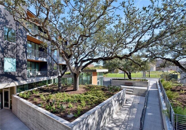 Building Photo - 900 S 1st St