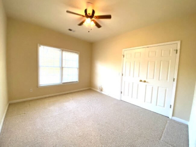 Building Photo - 835 River Trace Ct