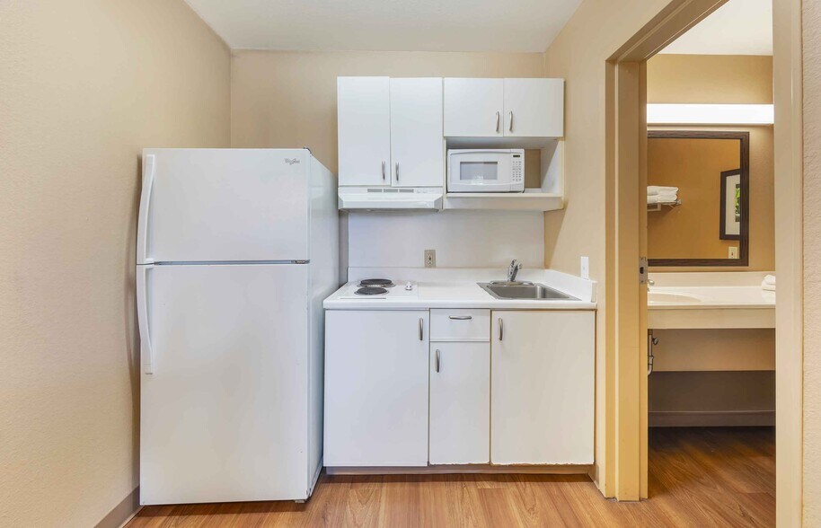 Building Photo - Furnished Studio-Bakersfield - California ...