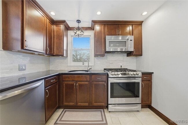 Building Photo - 151 Conant Dr