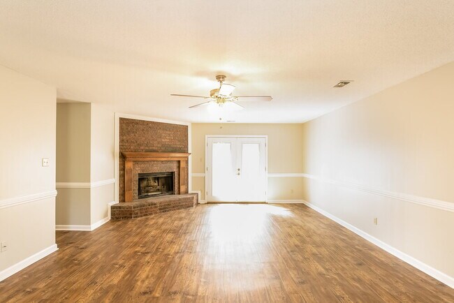 Building Photo - 429 Spruce Glen Dr