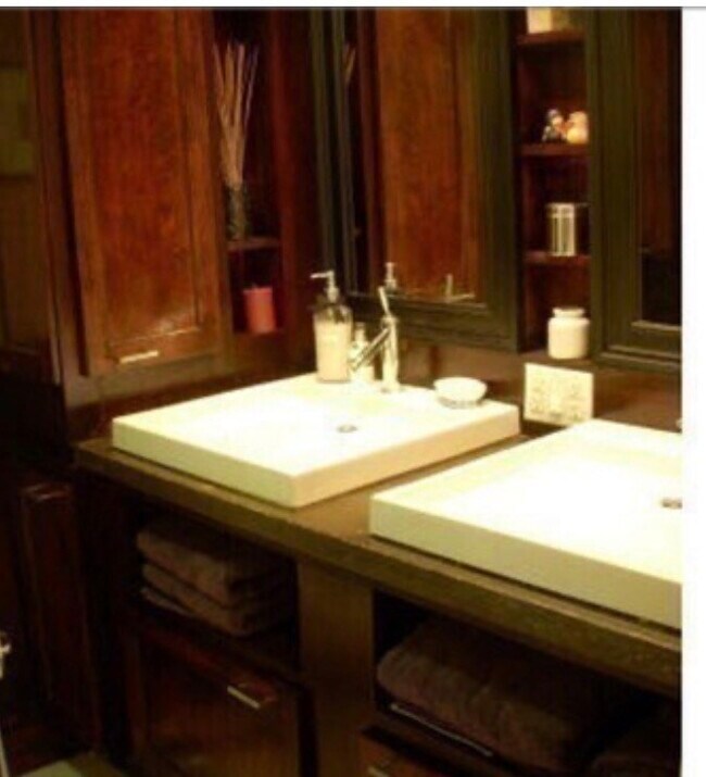 Building Photo - 143 W 8th St