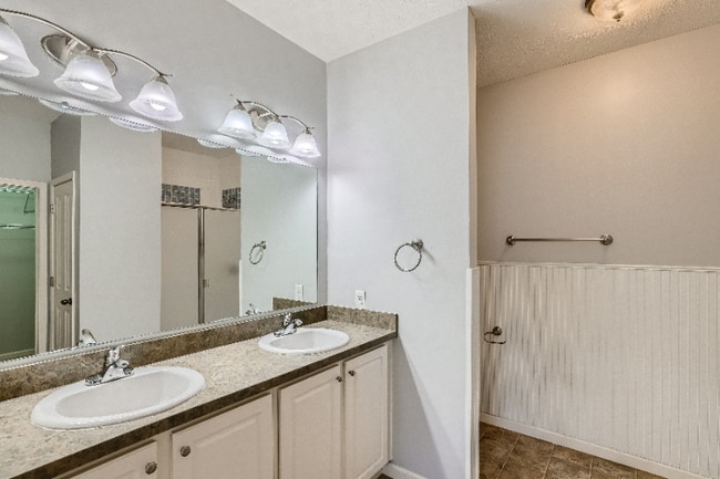 Building Photo - 9136 Scenic View Cir