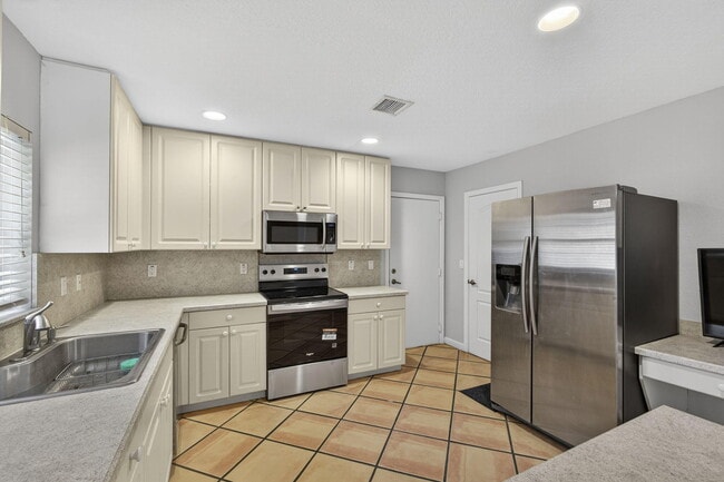Building Photo - 131 Island Way