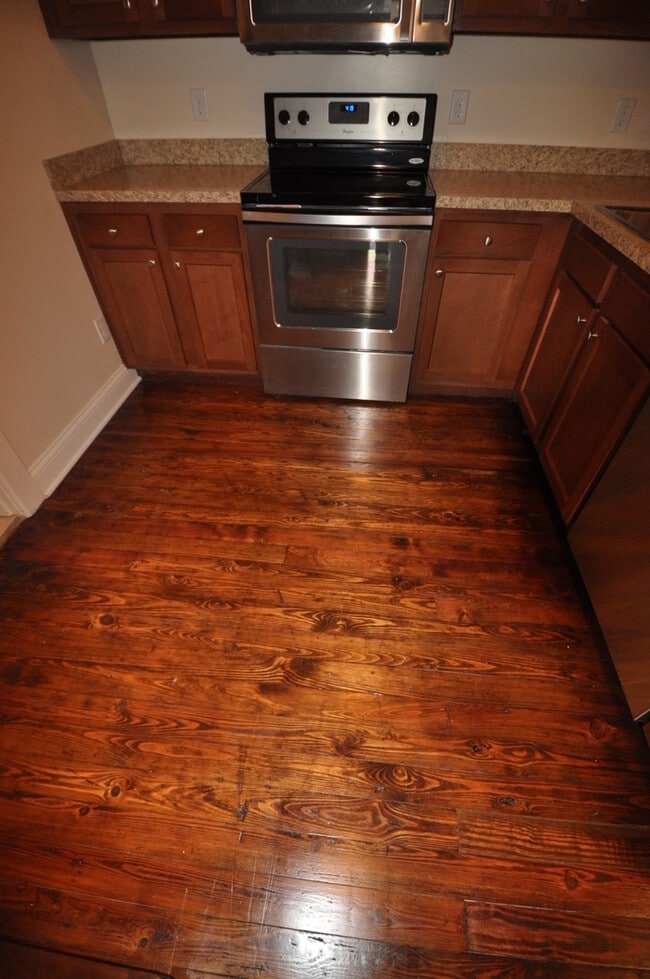 Building Photo - Walk to UK - Pre Leasing Now for the Fall Semester 2026