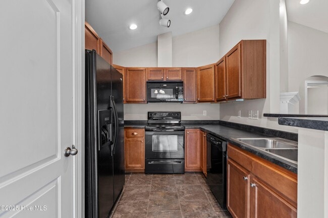 Building Photo - 2901 Beunavista Ct