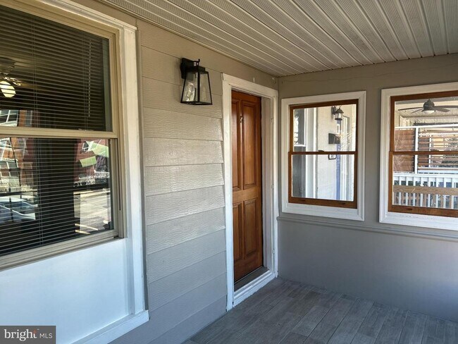 Building Photo - 3419 Chestnut Ave