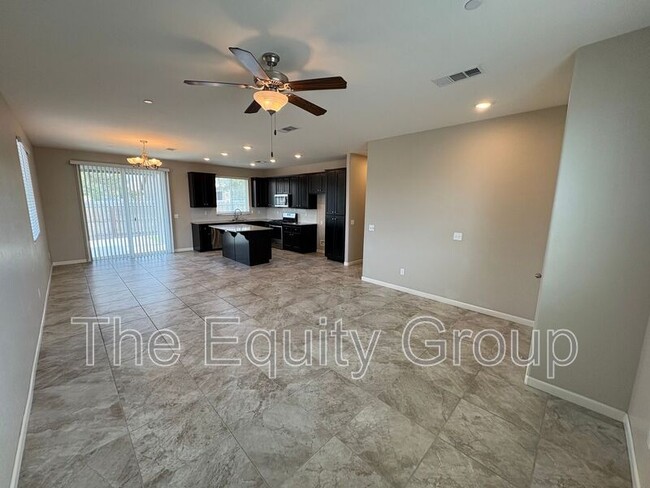 Building Photo - 3234 N Noyes Ct