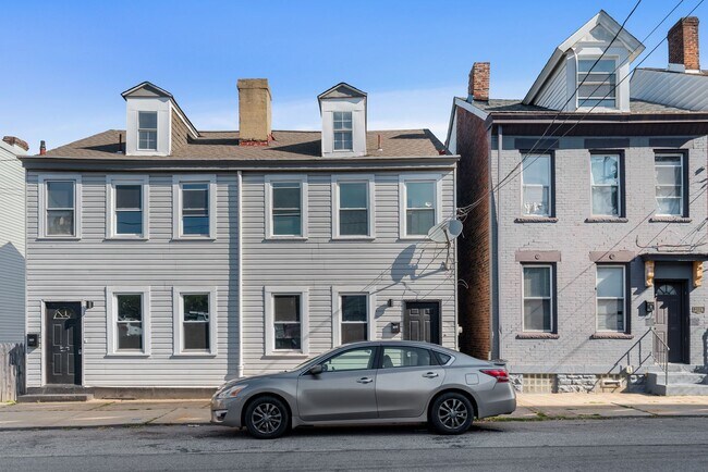Building Photo - 2015 Jane St