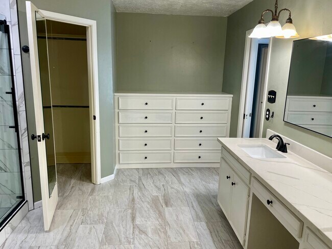 Building Photo - 870 Fenway Park