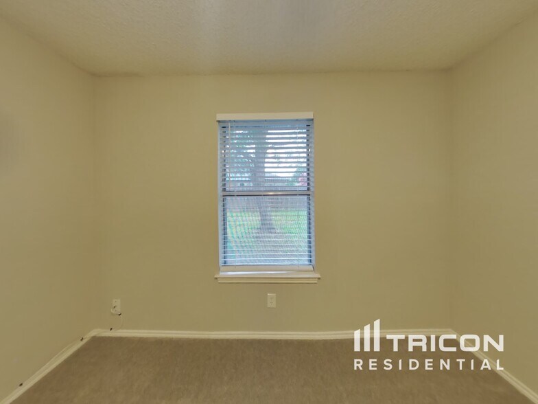 Building Photo - 6705 Lampe Ct