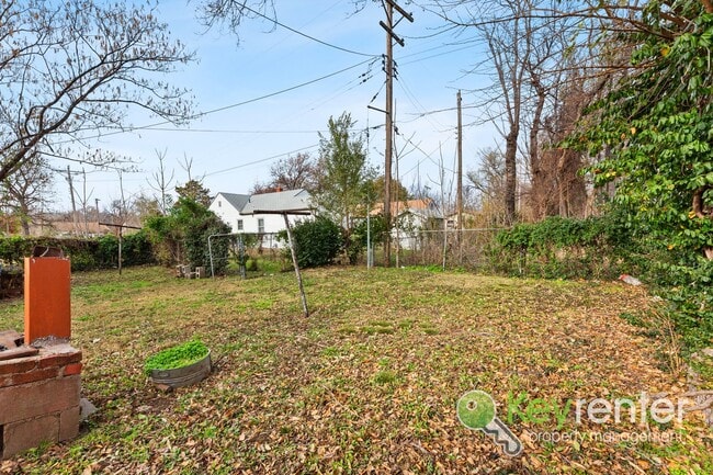 Building Photo - Clean and cute 3 bedroom house near shopping, restaurants, and easy highway access!