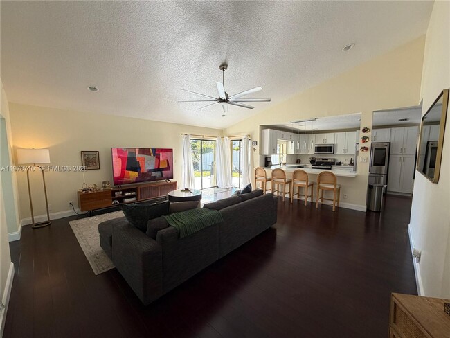 Building Photo - 2925 E Aviary Dr