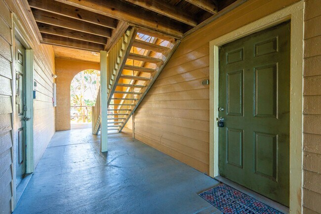 Building Photo - 2 Bedroom Nestled Away in the Heart of Daytona