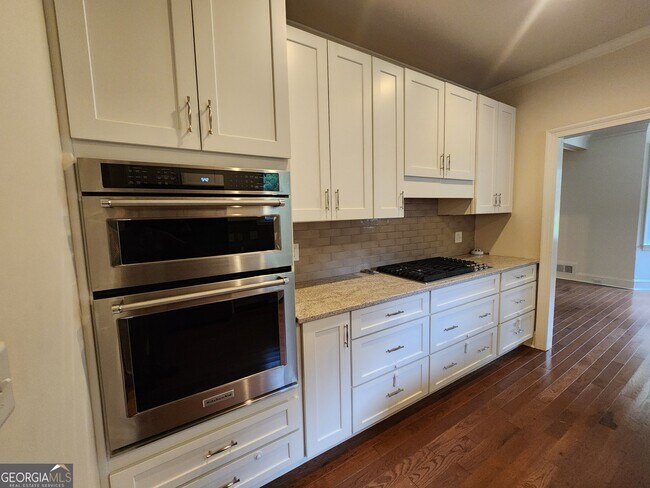 Building Photo - 270 S Shore Dr