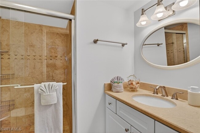 Building Photo - 788 Park Shore Dr