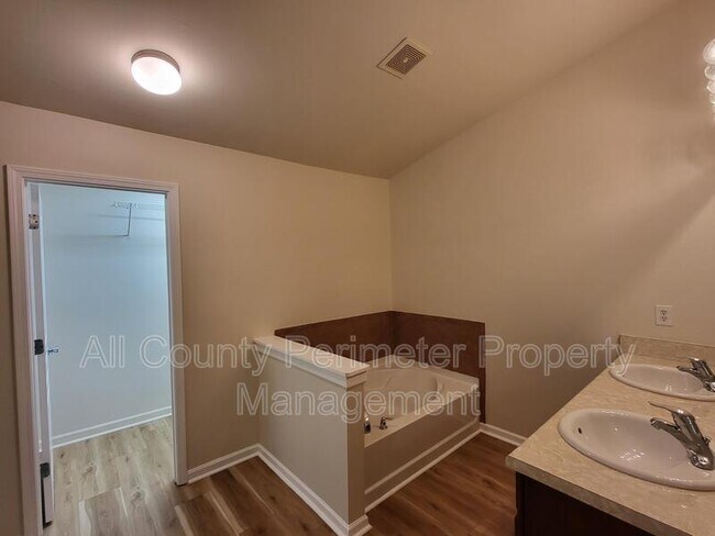 Building Photo - 52 Burns View Ct