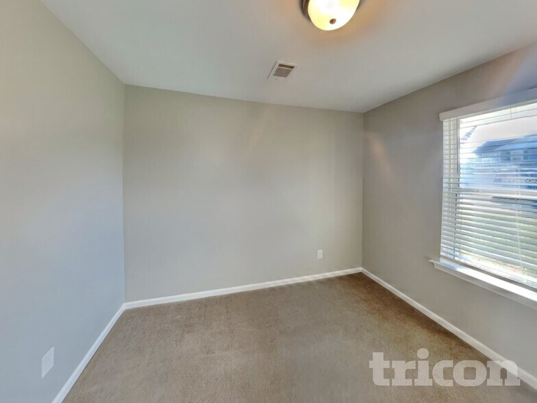 Building Photo - 3719 Burdette Wy.